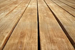 Bangkirai Pflege – Holzterrassen richtig reinigen, schützen und langfristig erhalten